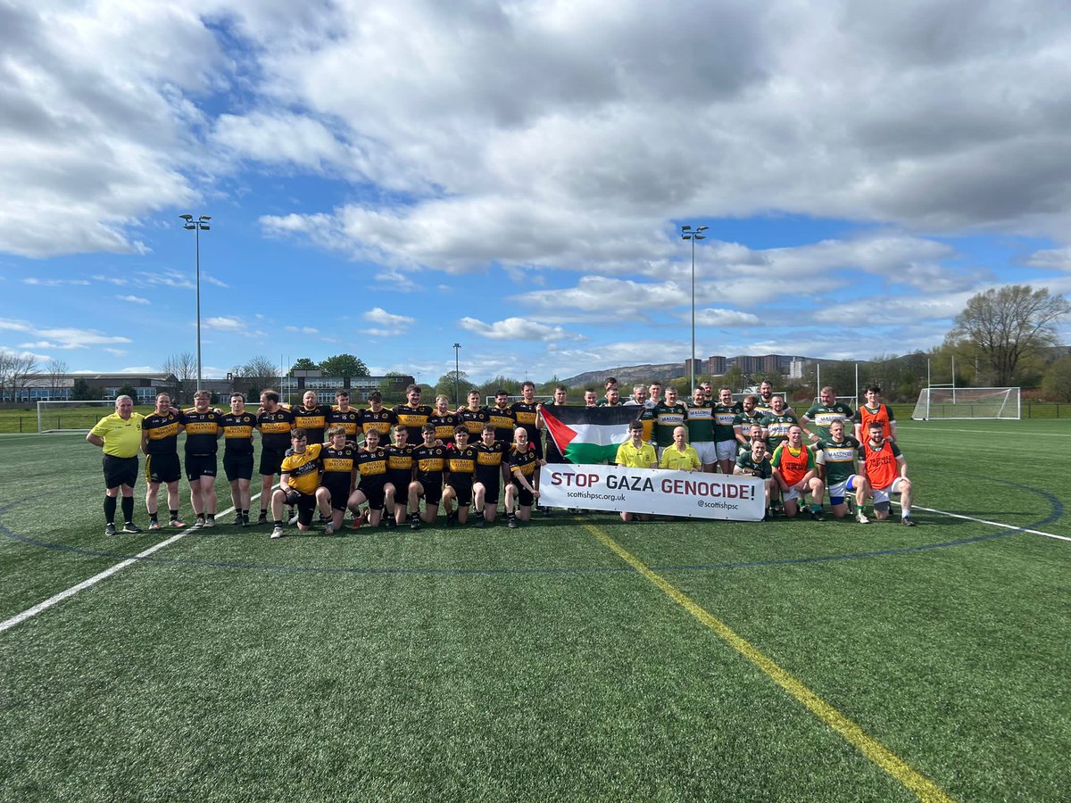 #GaelsAgainstGenocide in Scotland..

Dalriada CLG from Dundee/Edinburgh V Tir Chonaill Harps pictured before their championship final yesterday. 

#NíNeartGoCurLeChéile #GAA
#Diaspora  #SosChogaidhAnois