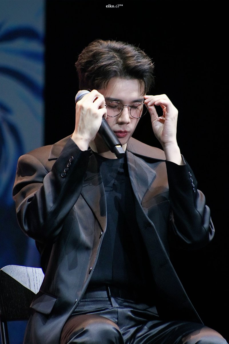eiko_MOMENT's tweet photo. Breathtaking 👓😇

@jimmyyjp_ 

#JimmySea1stFMinHK 
#JS1stFMinHongkong
#jimmyyjp #Tiny 
#JimmySea #จิมมี่ซี https://t.co/84f9iJ6W57