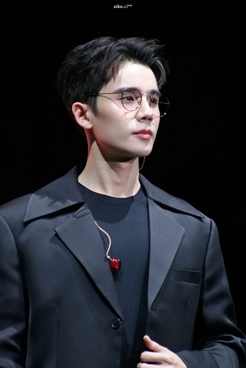 eiko_MOMENT's tweet photo. Breathtaking 👓😇

@jimmyyjp_ 

#JimmySea1stFMinHK 
#JS1stFMinHongkong
#jimmyyjp #Tiny 
#JimmySea #จิมมี่ซี https://t.co/84f9iJ6W57