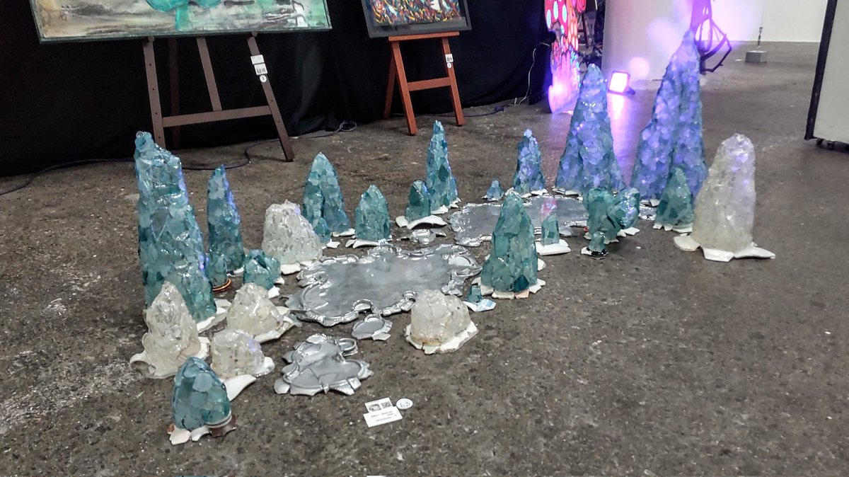 hkakuki's tweet photo. シーサイドスタジオCASO
「4 ROOMS ART」行ってきました。
楽しみにしていた「Art Forest Room 」での橋口夕日子さんライブペインティング、音楽とともにメッチャ良かったです😍
「NEXT Room」では63作家様が競う来場者投票公募展(写真2.3.4)。皆様楽しく悩んでおられました😊
@yukako_esc @igu_m_art https://t.co/bbveZt4ldr