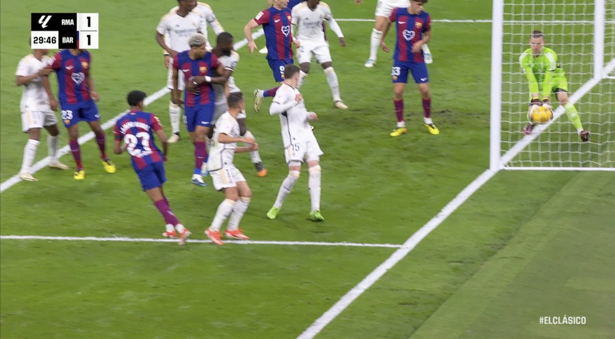 SuaAmor14's tweet image. Claramente no entro verdad #Arbitro ! Una pregunta  #ElVar para qué sirve ????