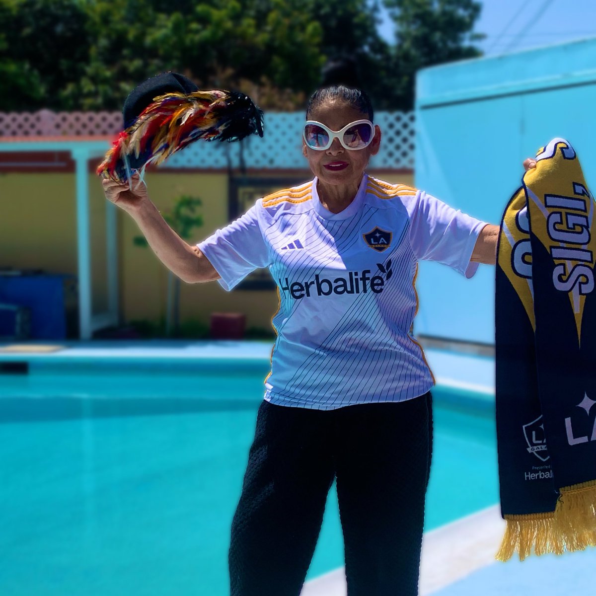 Mom is prepared for today & ready to head to the stadium for the historic 100th Cali Clásico, where the LA Galaxy will take on the San Jose Earthquakes. Let's keep up our enthusiastic support for the team & continue cheering just like we have all season!

#LAGalaxy #CaliClasico