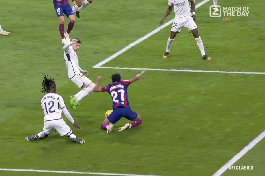 CrazyClownytr's tweet photo. In just 30 minutes:

-Barcelona got robbed for conceding a penalty after a dive from Vazquez 

-Barcelona got robbed from a goal because this league doesnt have goal line technology and has only 2 angles available. 

-Barcelona got robbed from a penalty where there was more contact than of Vazquez

-Barcelona gets robbed from a camavinga red card who makes a last man tackle on lamine (i just wanted to make 4)