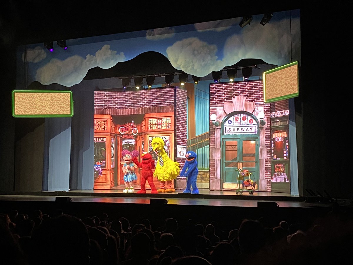 SrollzBetBurner's tweet photo. Hung tits at Sesame Street live #gorags https://t.co/GaYlx5pMXx