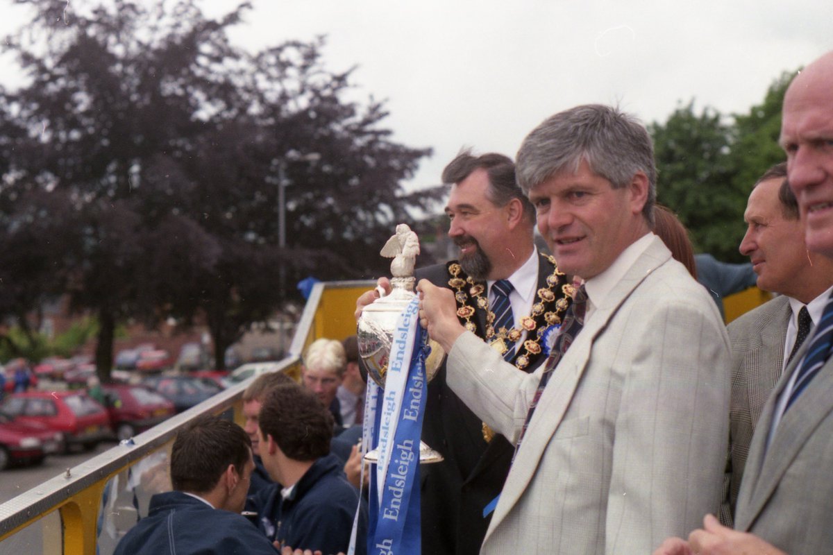 Sunday Snap: In 1995 there was a Civic Reception after the @ChesterfieldFC play-off win, with the biggest crowds in the Market Square as the open-topped bus took that route. Here John Duncan M21 holds the trophy with Mayor David Stone.