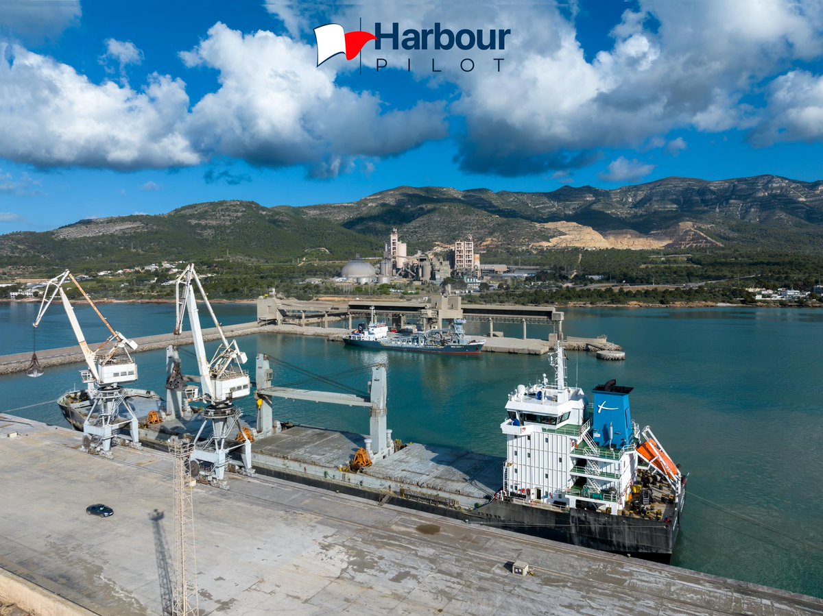 Alcanar/Cemex port. 
harbourpilot.es/wp-content/upl…
#port #Shipping #Maritime