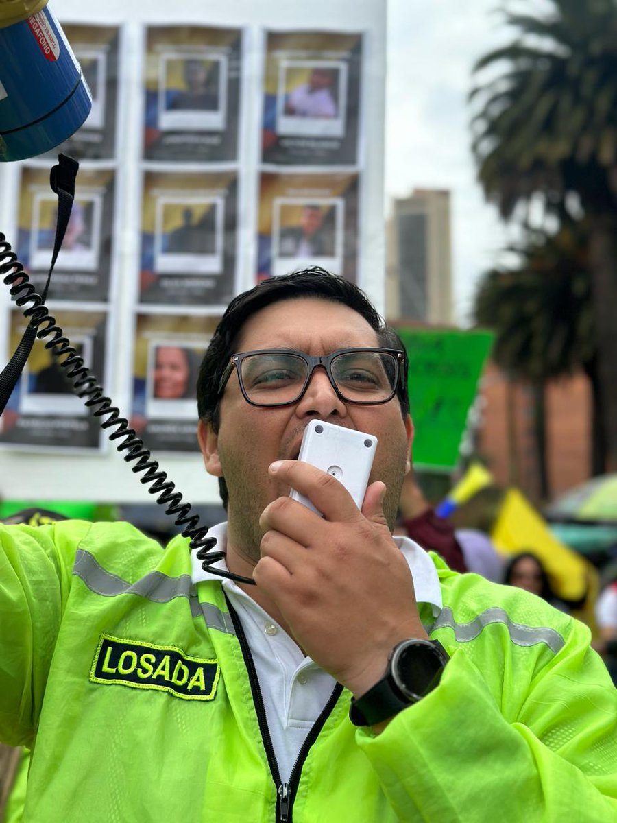 Que tiemble @petrogustavo 

Lo de hoy no tiene precedentes. Toda Colombia más unida que nunca. Este Gobierno cada vez más diminuto.

Como decía mi abuelo...'no nos vamos a dejar joder'

¡Que viva Colombia!

#MarchaDomingo21Abril 
#PetroEsHambreMiseriaYMuerte