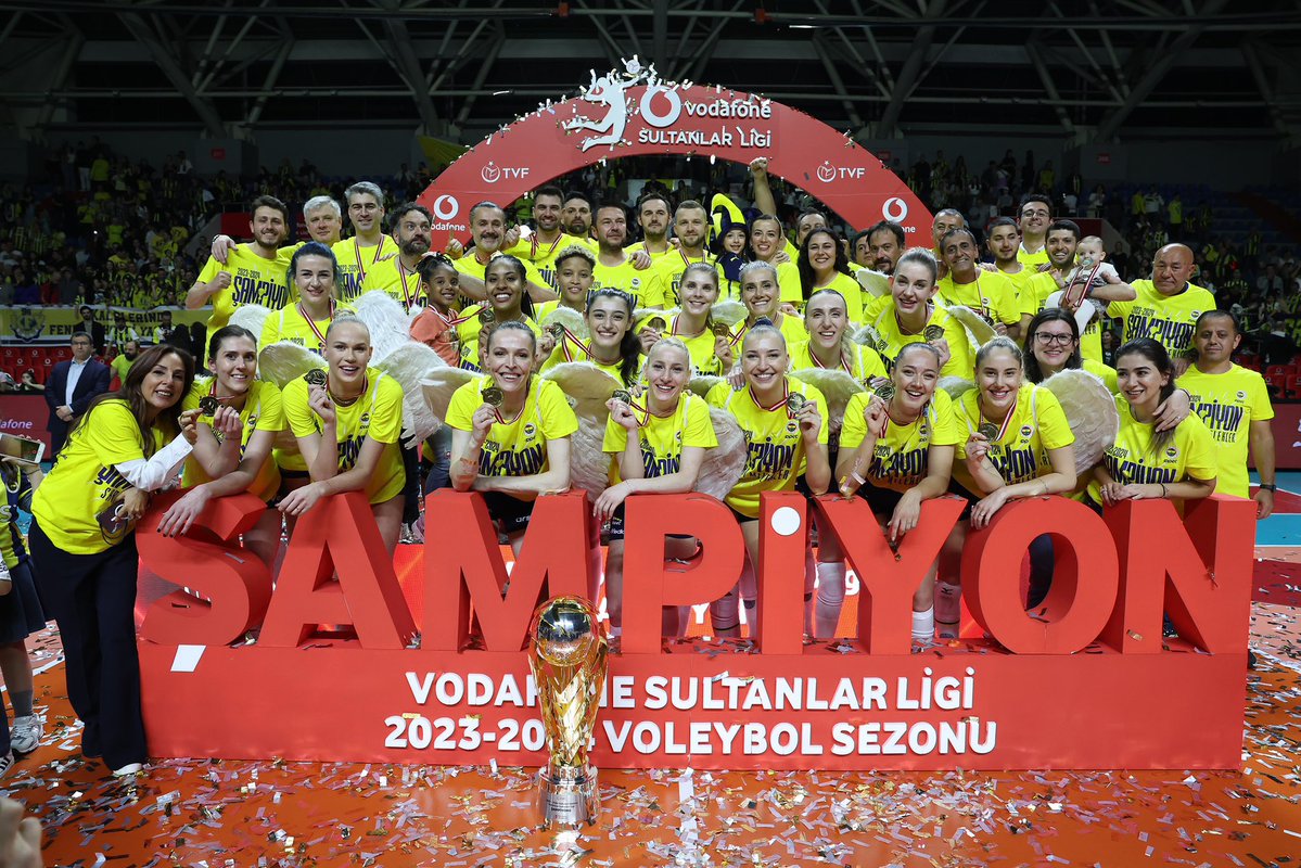 Vodafone Sultanlar Ligi’nde şampiyon olan Fenerbahçe Opet’i yürekten kutluyorum 👏🏻👏🏻 @FBvoleybol