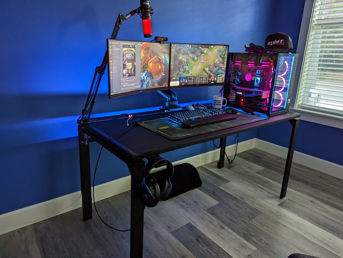 Aerylen's tweet photo. My #Secretlab setup check! Before and after the super mega ultra wide monitor upgrade. https://t.co/mR59QU0whf