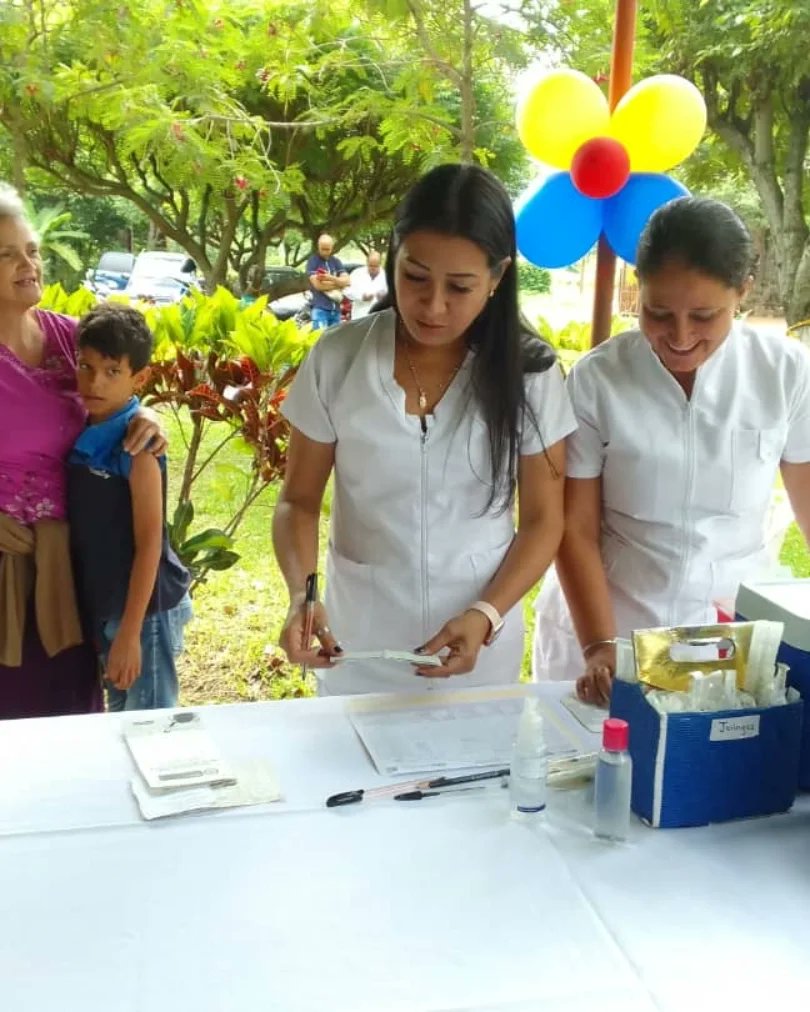 Desde los municipios Lobatera, Michelena, Antonio Rómulo Costa, San Cristóbal, Ureña, Ayacucho y Torbes, se reciben reportes de las actividades de vacunación a propósito de la Campaña de inmunización que desde el @MinSaludVE se ha desplegado en todo el país. @NicolasMaduro