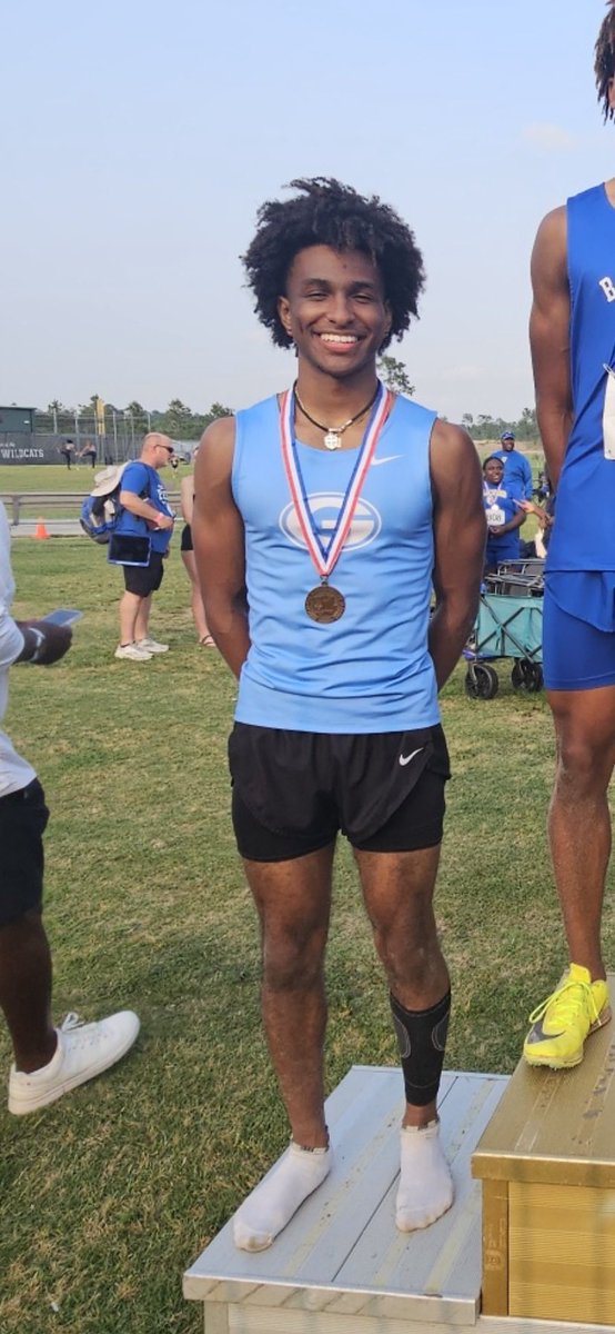 AdrianB25_'s tweet photo. State Bound ⭐️  PR @ regionals : 45”8 
Me and @CoachRichardso3 ready for the next . #AGTG https://t.co/KMrEtKAZcQ