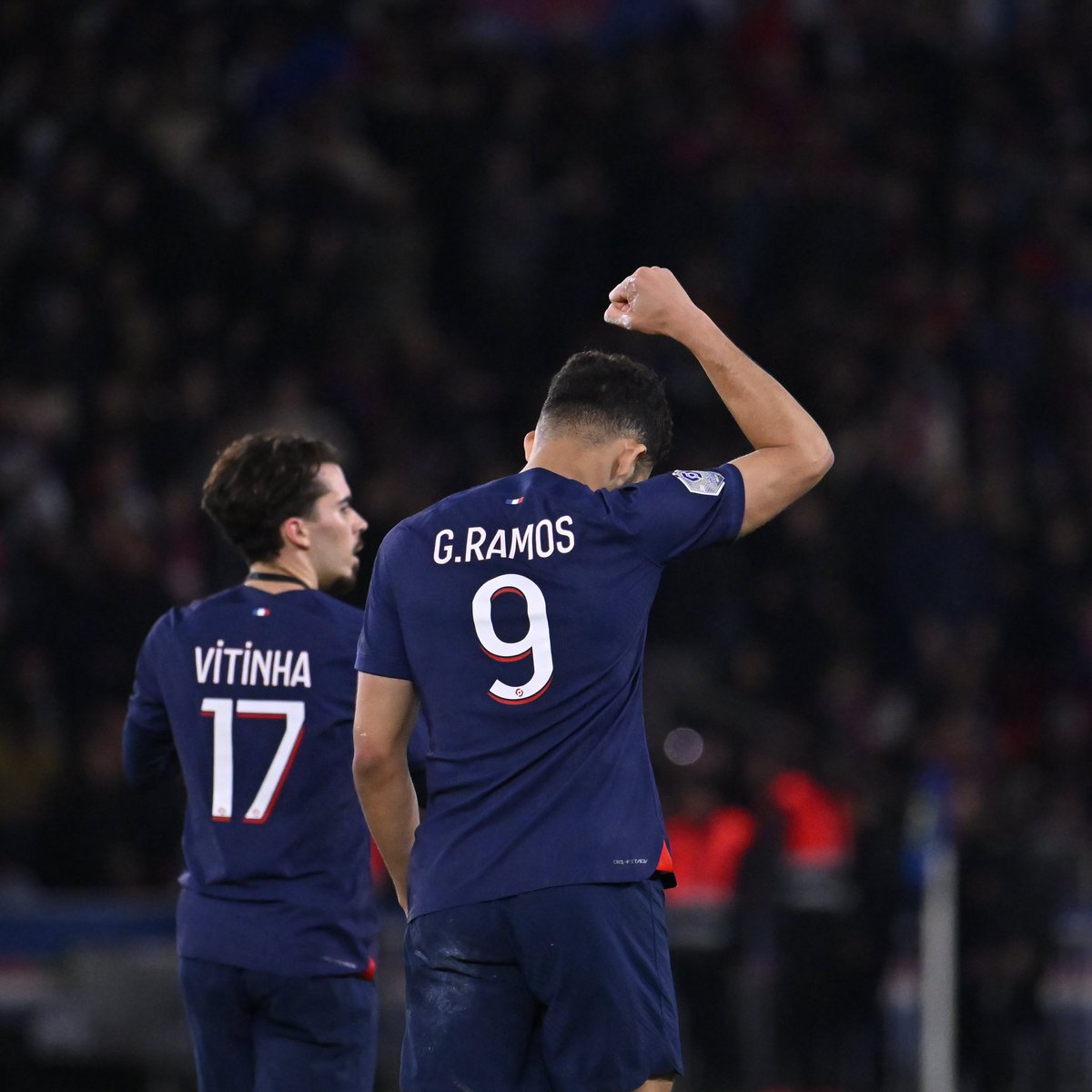 🚨 Paris Saint-Germain leads 4-1 at halftime vs. Lyon. Perfect first half, Gonçalo Ramos with a brace.