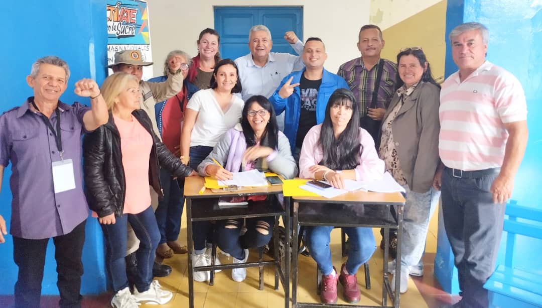 #EnFoto📷| Desde el municipio Jáuregui, edo. #Táchira, el pueblo se mantiene activo desde tempranas horas, en la Consulta Popular Nacional 2024, demostrando la democracia participativa y protagónica de Venezuela.

#PoderPopularEnVanguardia