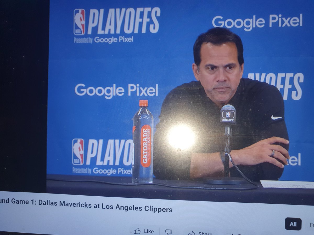 CanShamrock's tweet photo. Multi Billion Dollar Company yet they can't show the game on YT I paid for. Thanks @nba @NBALPSupport https://t.co/ParhGsiDzK