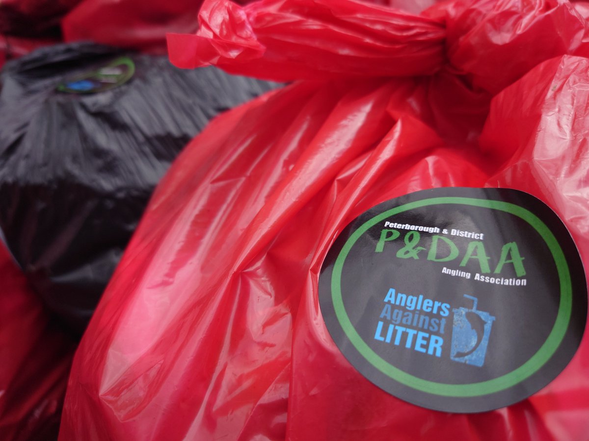 PDAA_FISHING's tweet photo. COMING TOGETHER TO TIDY UP THE TOWN 

Great to work together with The Wombles of Spalding Common today to litter pick the River Welland in Spalding

Plenty of rubbish collected despite being regularly picked by our groups, great to see such a good turnout

#anglersagainstlitter https://t.co/gpflb9nQjL