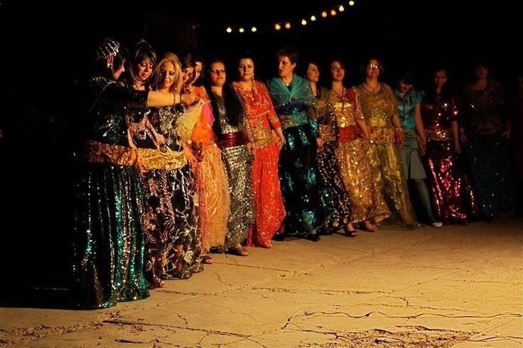 A traditional Kurdish wedding in northwestern Iran, early 2000s. 📷: Parisa Yazdanjoo