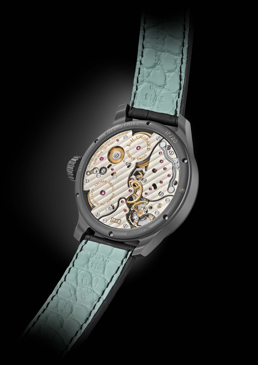 cotedesmontres's tweet photo. .@Chopard L.U.C #FullStrike - Un design audacieux en #titane céramisé et la pureté #cristalline du son de la #répétitionMinutes dans un boîtier qui n’altère en rien la pureté du son : le verre saphir est directement lié aux timbres et forme un tout solide.
https://t.co/w8UvG5k3ZT https://t.co/AusRDs9CEL