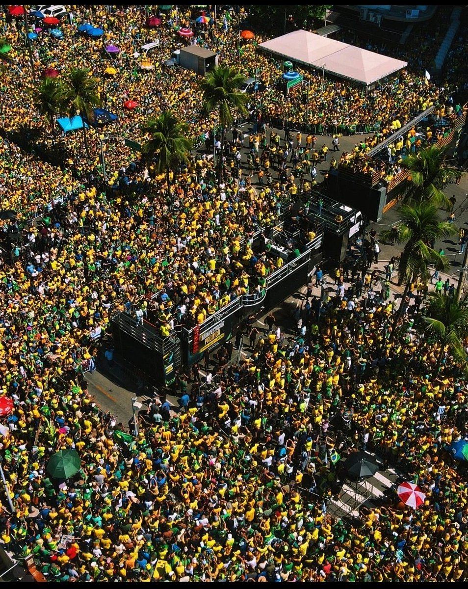 Esta é a Copacabana onde fizemos a manifestação e não as que os 'jumentos' estão publicando!
