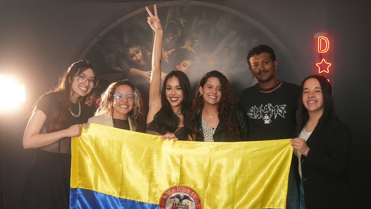 DANNA_Today's tweet photo. GRACIAS POR EL AMOR A DANNA DREAMERS DE COLOMBIA 🇨🇴❤️⭐️ https://t.co/YuTyzTyB2d