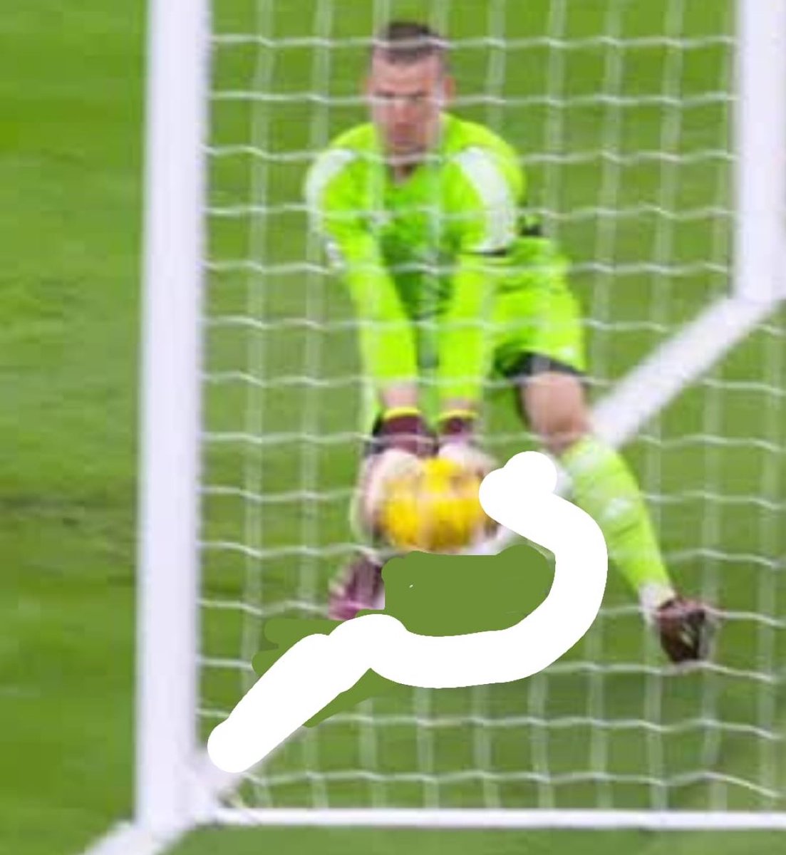 a_badri_313's tweet photo. Clearly he hasn't crossed the line guys #ElClasico https://t.co/vL9TQ8akuP