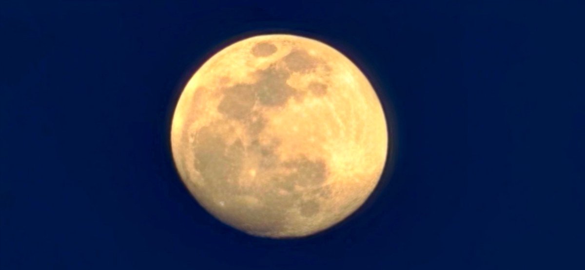 Tonight's 95.7% Waxing Gibbous Moon #matagorda #lanzarote @ThePhotoHour @StormHourMark @StormHourAdele @kelper60 @artpool40 @WeatherCee @barrabest @liam_beckett @Lighthouses_NE