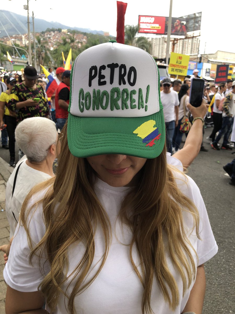 Johanitaefe's tweet photo. Gus @petrogustavo este cumpleaños SÍ que será INOLVIDABLE para usted. 

Con todo el sin cariño, en toda Colombia le decimos, FUERA PETRO 🇨🇴 https://t.co/wN4LjjPuEB