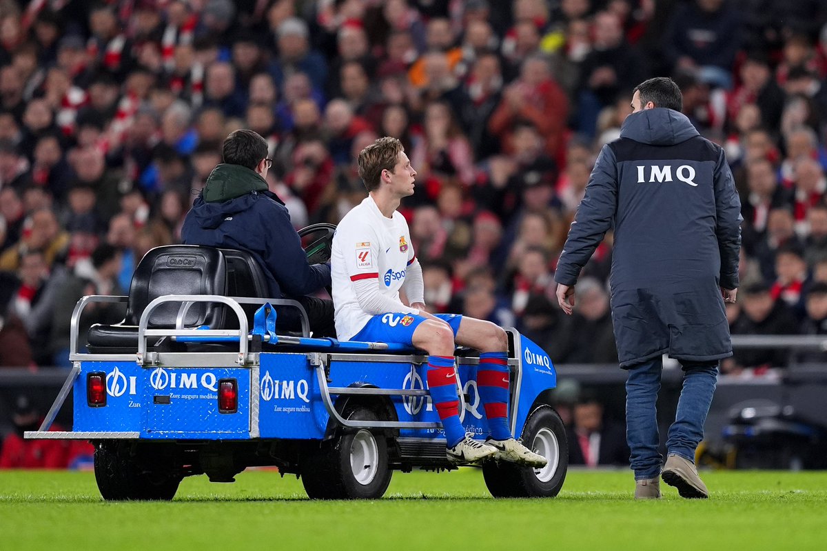 🚨🇳🇱 New ankle injury for Frenkie de Jong who’s desperate on stretcher as he will be out again… Get well soon, Frenkie!