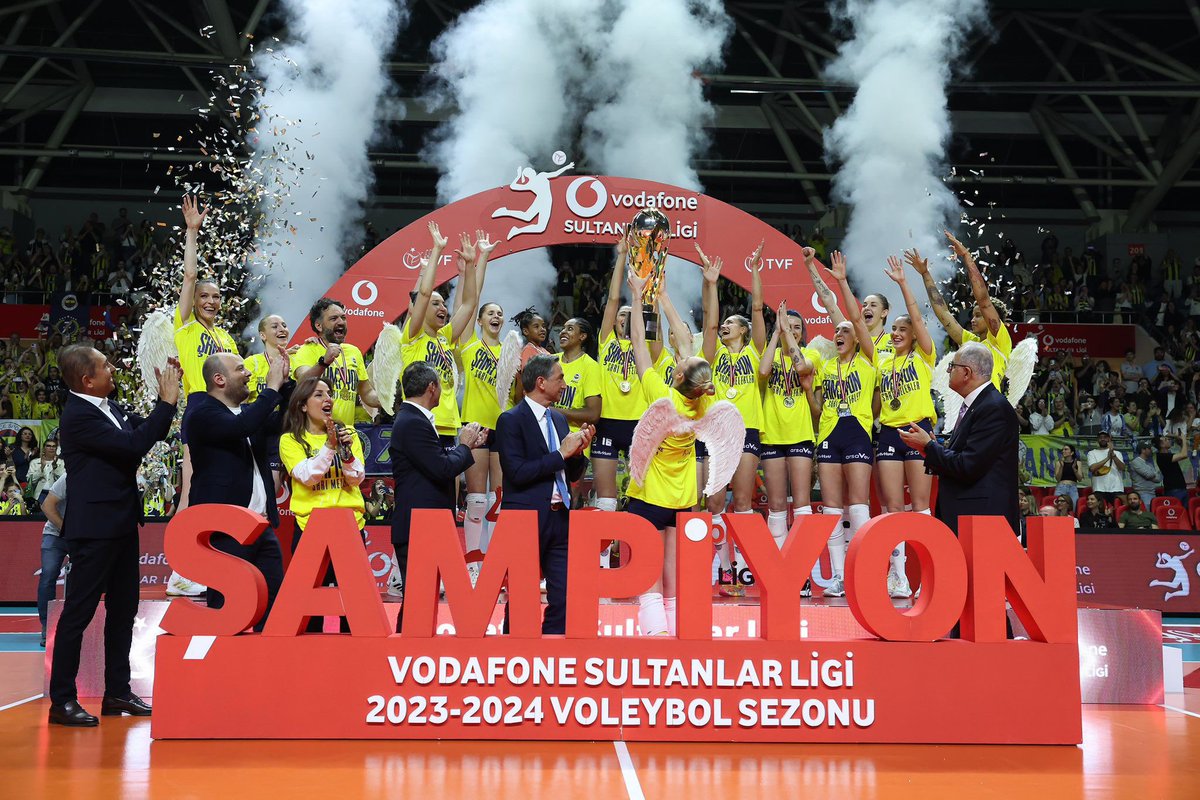 Vodafone Sultanlar Ligi’nde şampiyon olan Fenerbahçe Opet’i gönülden tebrik ediyorum.💛💙 #SarıMelekler