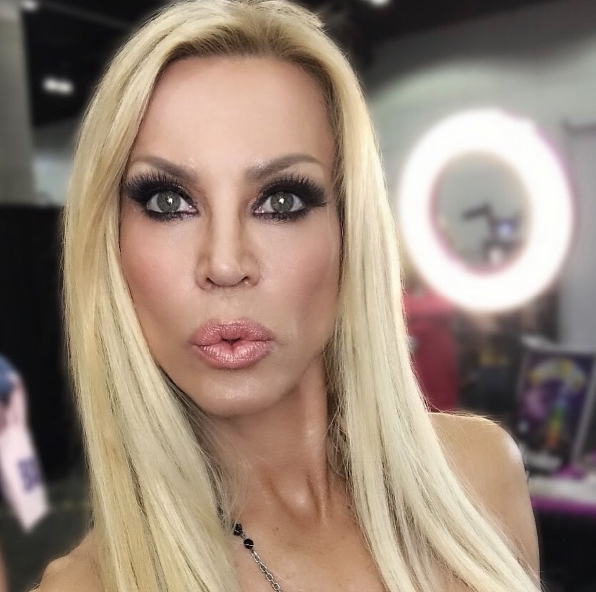 Fans: Subscribe now and join us on onlyfans.com/AmberLynn for our members only live show tonight at 6 pm PST Don’t Miss It! Amber Lynn®️💋