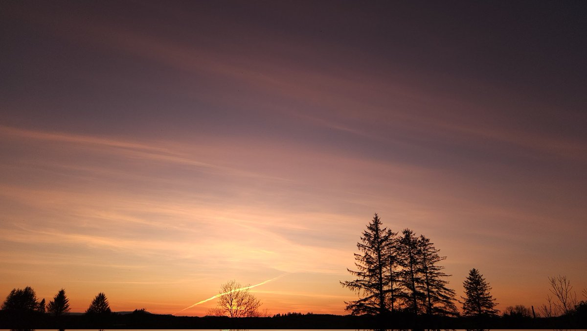 Good Evening ...that's the tweetX #sunset #sunsetphotography #sligeach #choosesligo #WildAtlanticWay #wildflowerhour