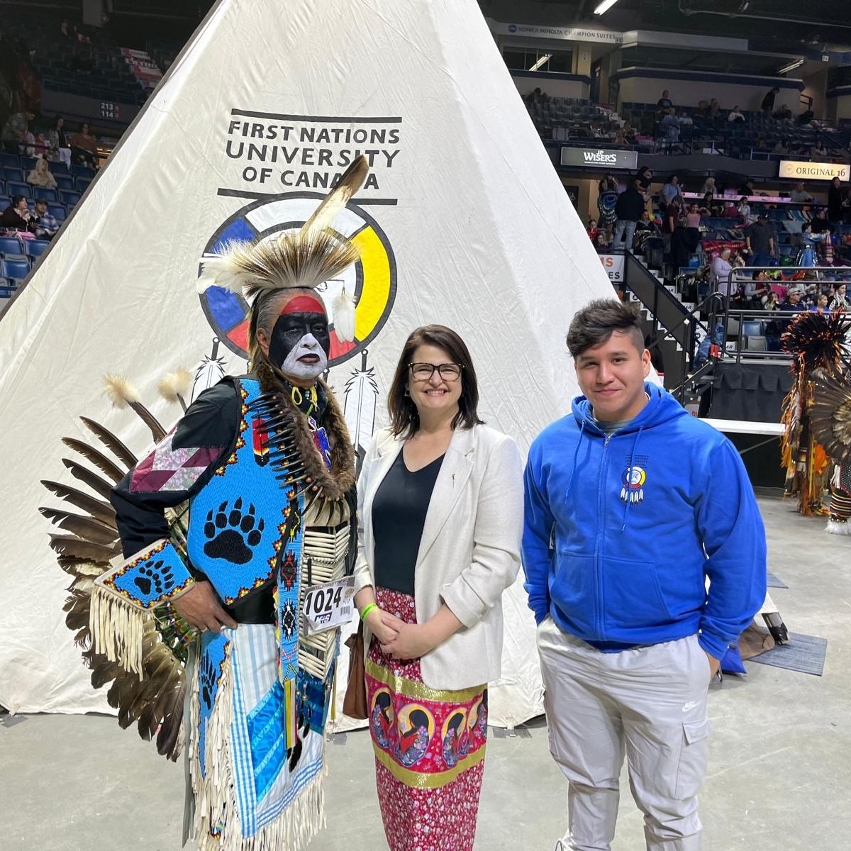 Phenomenal job thanks to all the hardworking, wonderful people on the @fnunivpowwow Committee, including Committee Chairwoman Cherish Jean-Baptiste — even with some setbacks, you all persevered and put on an amazing Spring Celebration Powwow — thank you so much!