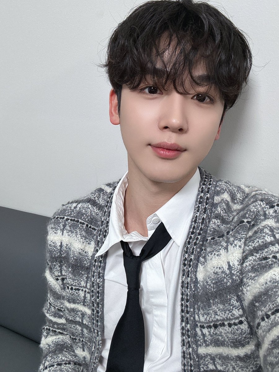 WEiBrazil's tweet photo. #TRAD | 21.04.24

Yohan na conta do WEi.

"Todo domingo à noite era tão espirituoso! MC Yohan perfeito🐰e refrescante🫧 O momento mais quente da juventude sonhadora ✨ #League_of_Universities: meninos atletas 🏆 Obrigado por se juntar a nós 💙💜"

#위아이 #WEi 
#김요한 #YOHAN https://t.co/HWtc1Bgq31