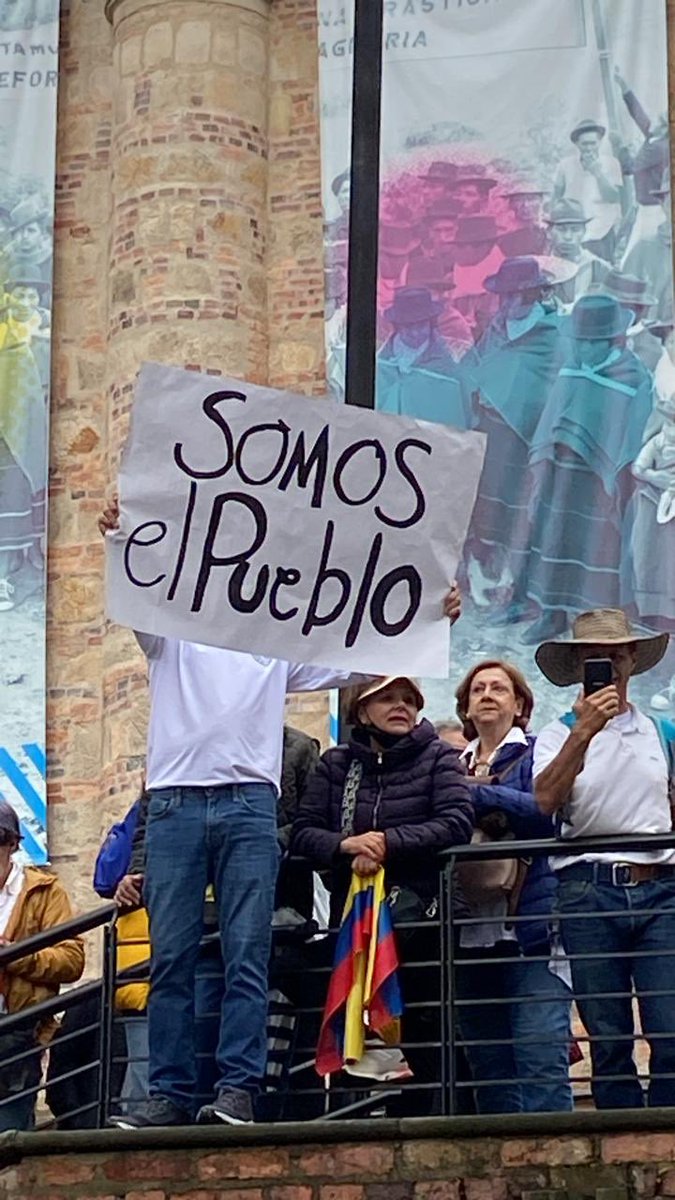 Las multitudinarias marchas de hoy son un llamado urgente al gobierno para que se respeten las instituciones y para que se reflexione frente a las decisiones que no respalda una gran mayoría del pueblo colombiano. Un llamado a la verdad y a la democracia. @ANDI_Colombia