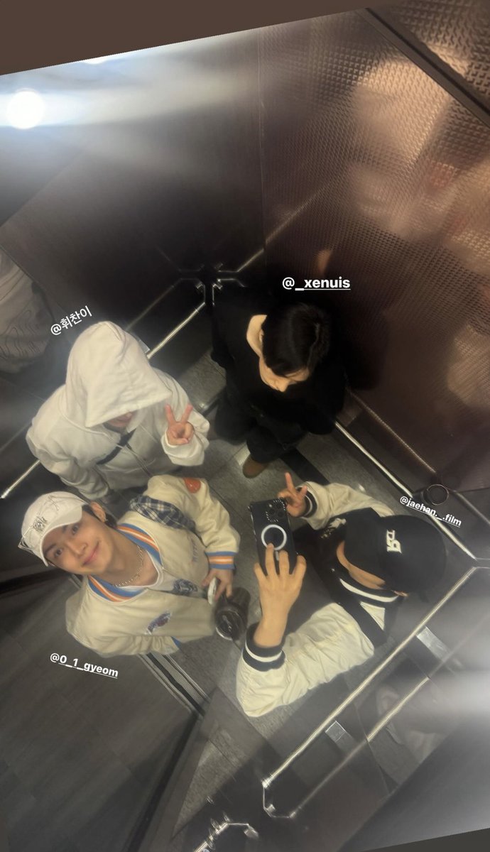 dailyhangyeom's tweet photo. besties 🤜🤛

#OMEGA_X #오메가엑스 #한겸 #HANGYEOM #XEN #HWICHAN #JAEHAN https://t.co/5FuOKlgnSD