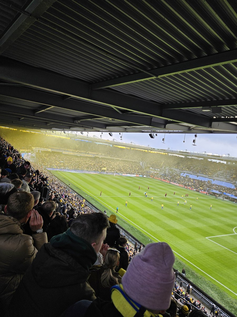 Hvilken dag. 3 point og en vild kamp af Suzuki. Men størst af alt i dag har været mennesker her inde fra. Mennesker jeg aldrig har mødt før. Mennesker der har rakt ud og gjort hele den her dag til noget helt specielt. 1000 tak til jer alle i dag.  jeg har ikke ord nok. så tak💙💛
