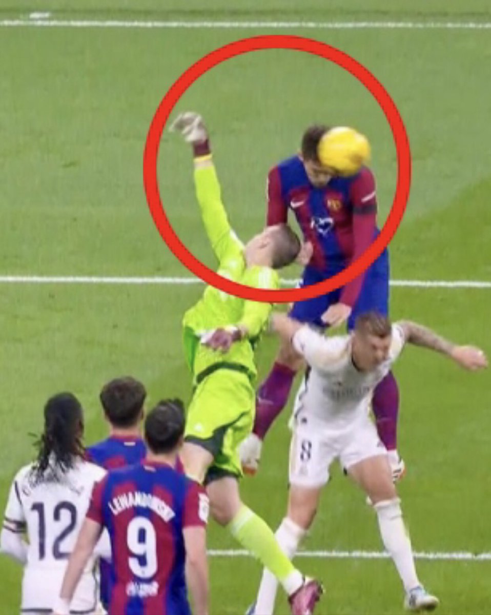 Por lo que sea hoy hablarán del penal (bien marcado) y del gol (bien anulado) pero no de la CLARA falta de Christensen sobre Kroos en el gol del Barcelona