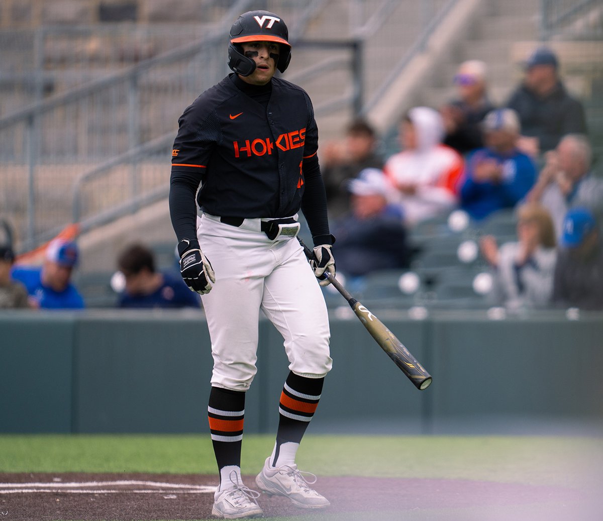 𝙋𝙞𝙘𝙠𝙞𝙣' 𝙪𝙥 𝙩𝙝𝙚 𝙗𝙖𝙩𝙨 » All tied up, 10-10 (M8) #Hokies 🦃⚾️