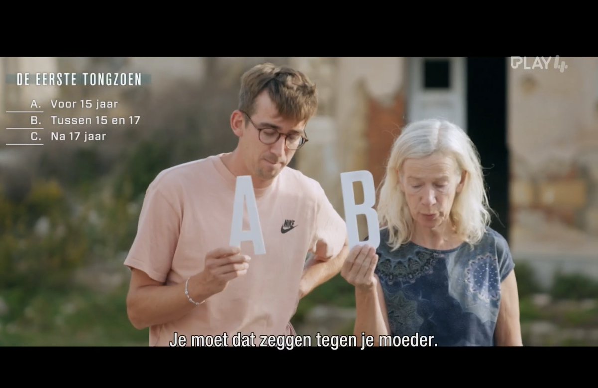 JLoeys's tweet photo. #DeMol 
Ze hebben echt de meest moederse moeders uitgenodigd I love it https://t.co/3nI8OXURCV