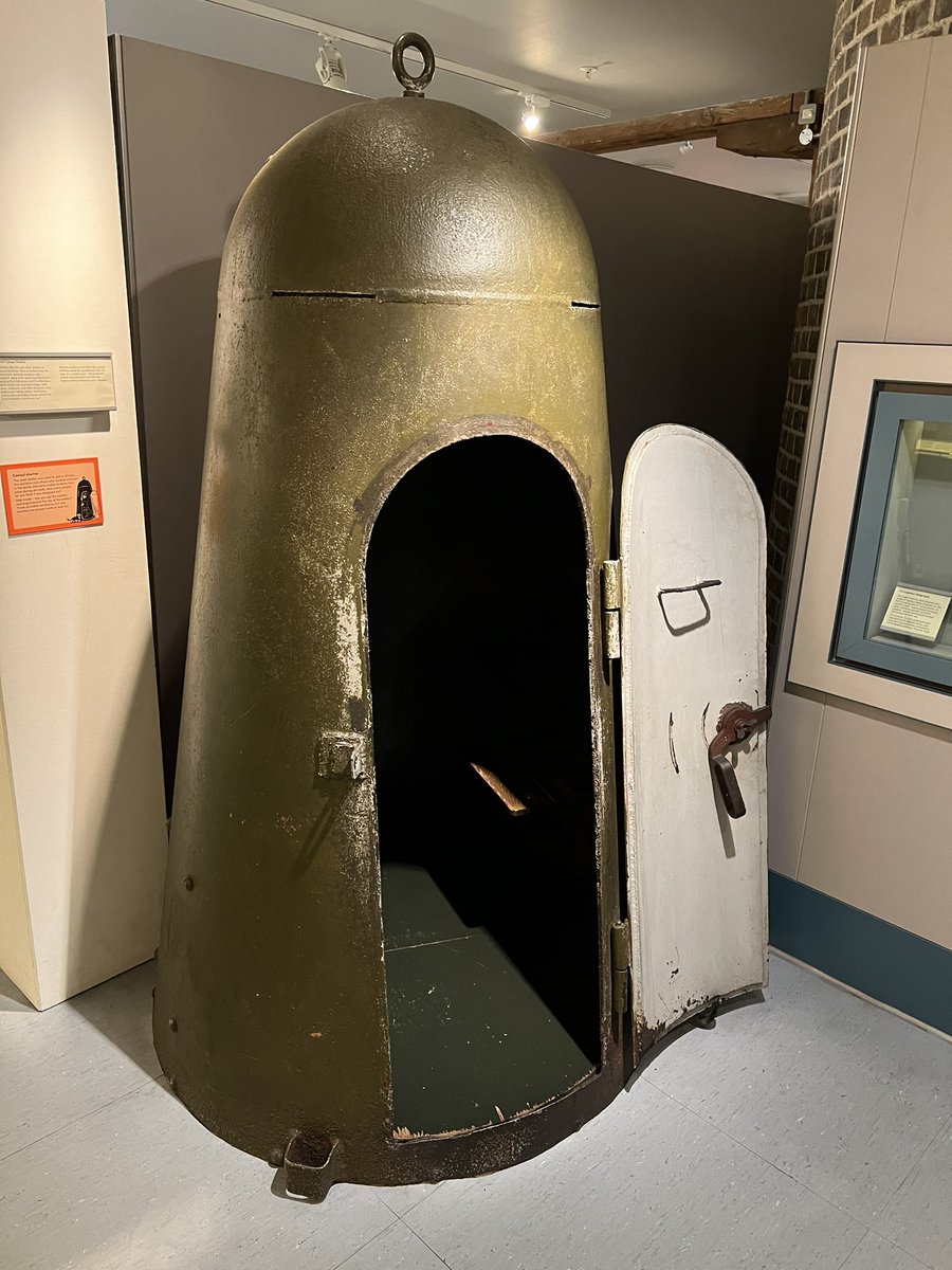 Quick stop @MuseumofLondon between London Marathon watching. Must be a decade since I was last at the Docklands site! Nice to see a Consol Shelter as used by ARP & others in WW2.