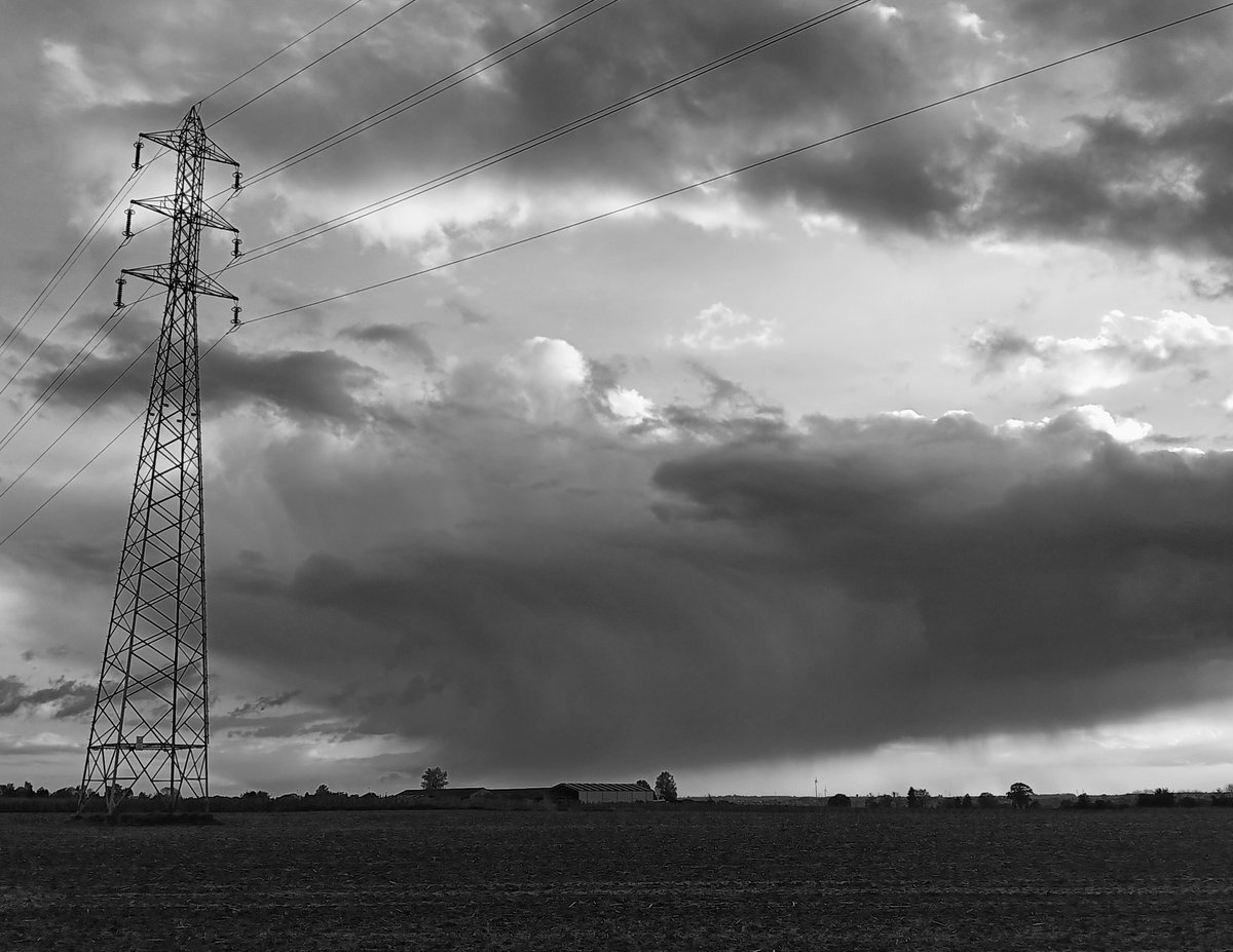 G7KVE's tweet photo. A few (smartphone) images from this evening's walk along the route of the 70/150kV and 220kV towers between Visé and Richelle.
@EngineerLondon @hoogspan @InfosReseaux
#鉄塔 #hydrotower #pylôneélectrique #torreeléctrica https://t.co/jyIJqUvLUG