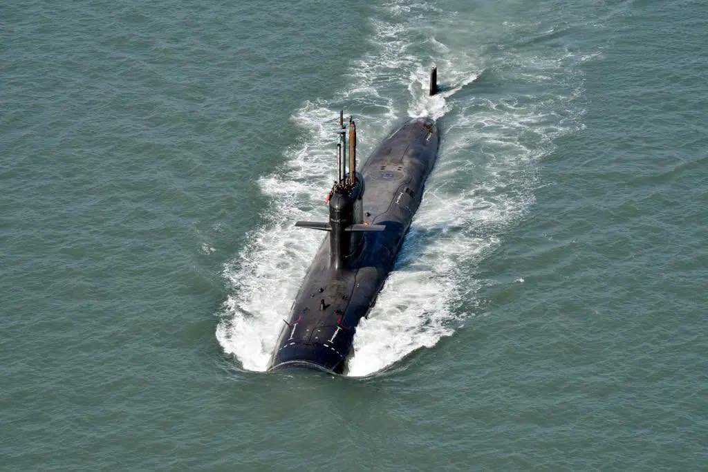 #SubSunday El submarino indio INS Vela de la clase Scorpene. Los 6 submarinos del Programa 75 son los INS Kalvari, INS Khanderi, INS Karanj, INS Vela, INS Vagir e INS Vagsheer entregado en marzo de este año.