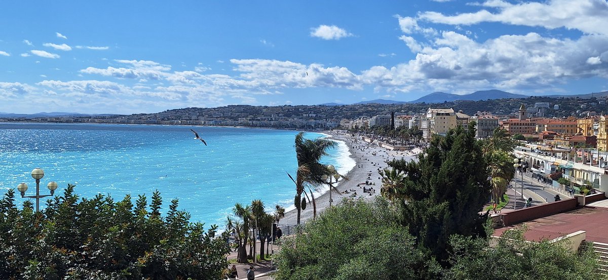 La baie des Anges sous un soleil éclatant 
#nice06cotedazur 
#nice06 
#CotedAzurFrance