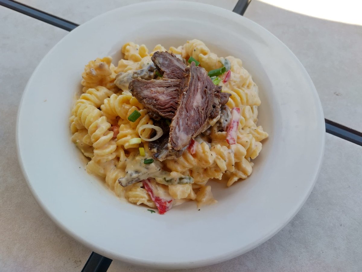 Tonight's $7.50 Blue Plate is Philly Cheese steak Pasta. Starts serving at 5 pm till sold out. 

#BluePlate #CheapEats #DallasTx #WhistlingPig #SundayFunday