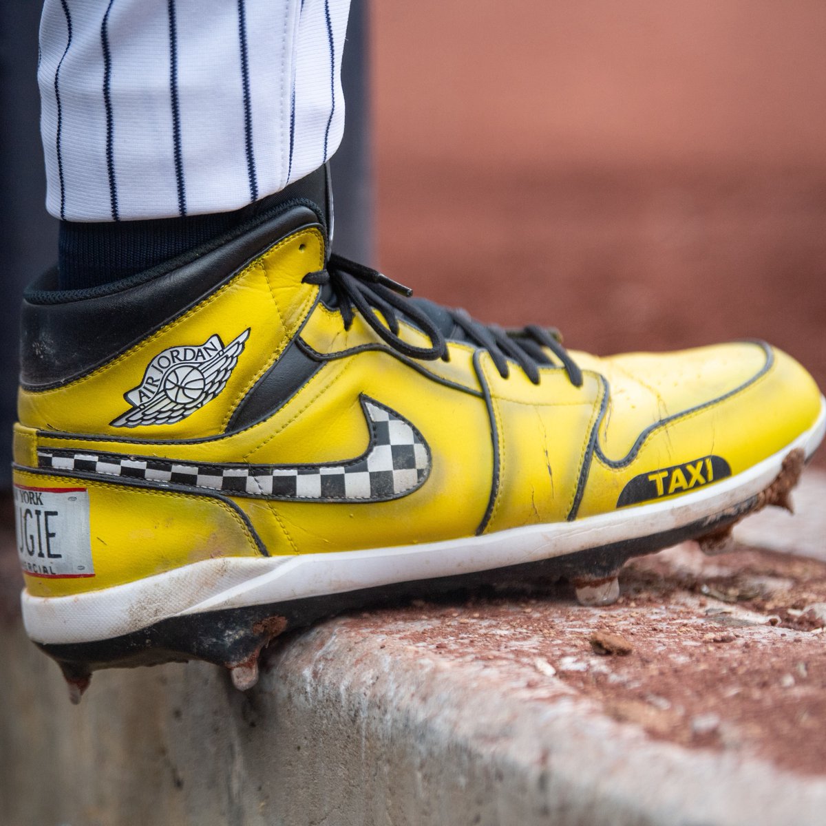 Alex Verdugo's taxi-themed Jordan cleats with a checkered swoosh go way too hard 🚕💨