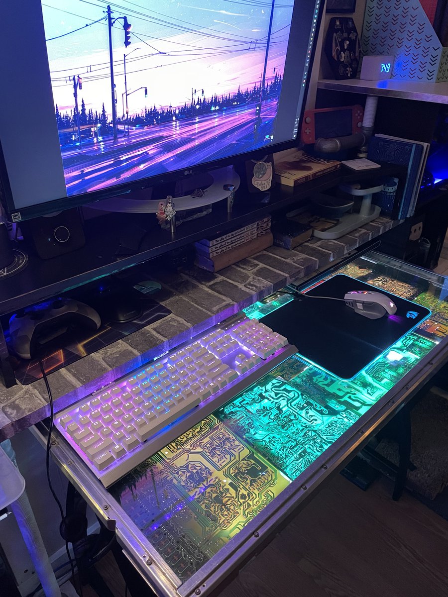 @SukebanGames, here it is!  Va11 Hall-A the Cyberpunk Bar in a watercooled PC. #va11halla #pcmods #battlestations 
here's a link to the full build flic.kr/ps/2b5Nhk