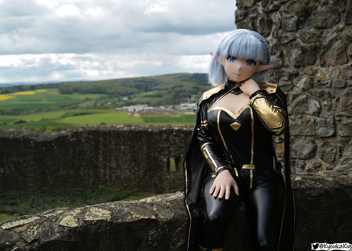 A castle ruin was investigated on that windy day 🤭 📷: @Hana4life1 #陰の実力者になりたくて #TheEminenceinShadow #kigurumi #着ぐるみ