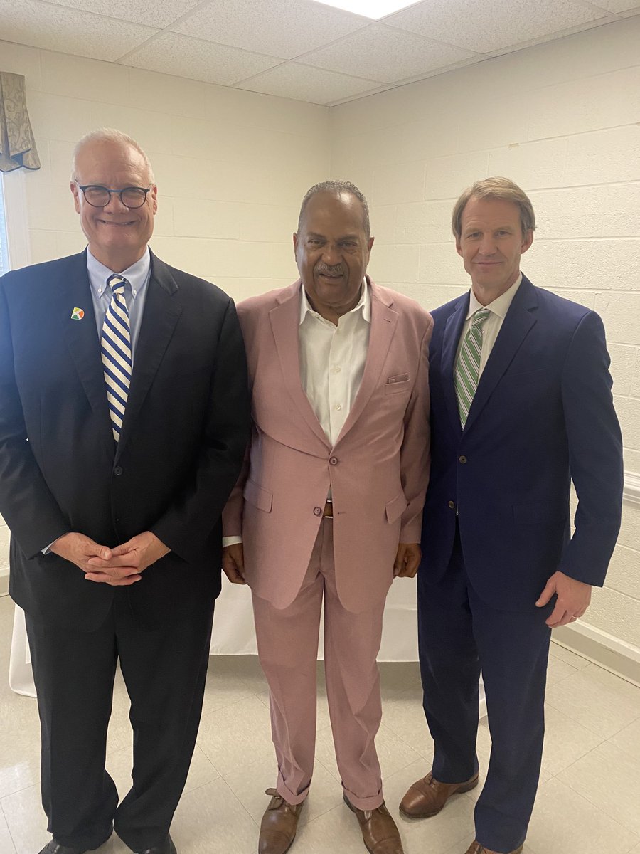 Great to be at Community Day with Antioch Baptist Church and ⁦@durhamtech⁩ trustee Rev Dr Michael Page and trustee Walter Newton. Thanks to the church for celebrating educators, law enforcement, fire, and health care personnel #DoGreatThings