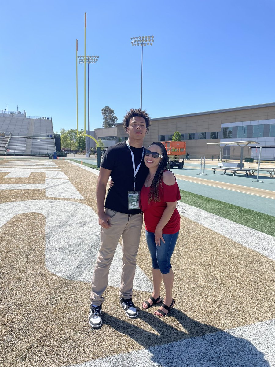 ChrisJoe_25's tweet photo. Thank you to @SacHornetsFB and @CoachCherokee for a great conversation and experience yesterday! https://t.co/xjZpbvcnzg