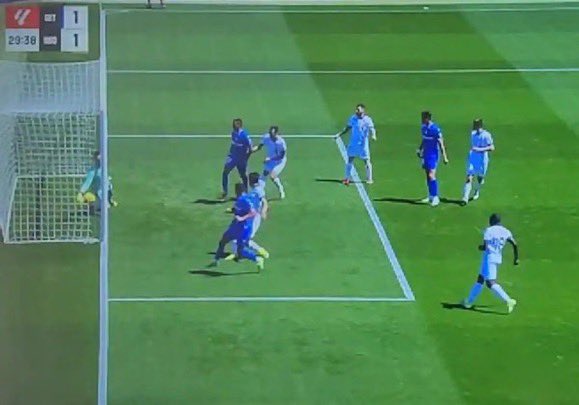 NEKODeportes's tweet image. 😶‍🌫️ 𝐕𝐚 𝐝𝐞 𝐠𝐨𝐥𝐞𝐬 𝐟𝐚𝐧𝐭𝐚𝐬𝐦𝐚 𝐥𝐚 𝐣𝐨𝐫𝐧𝐚𝐝𝐚 𝐝𝐞 𝐡𝐨𝐲

👻 2 goles fantasma en el Getafe ⚔️ Real Sociedad.

👻 1 gol fantasma en el Clásico.

😤 Luego queremos que LaLiga sea la mejor liga del mundo…

#ElClasico #ElVAR #RealMadridBarcelona #GetafeRealSociedad