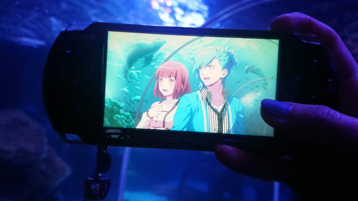 NmoniaG's tweet photo. 水族館で写真を撮った！ ٩(｡˃ ᵕ ˂ )و
Took my PSP to the aquarium to take this picture ehe https://t.co/bDMhHkftam